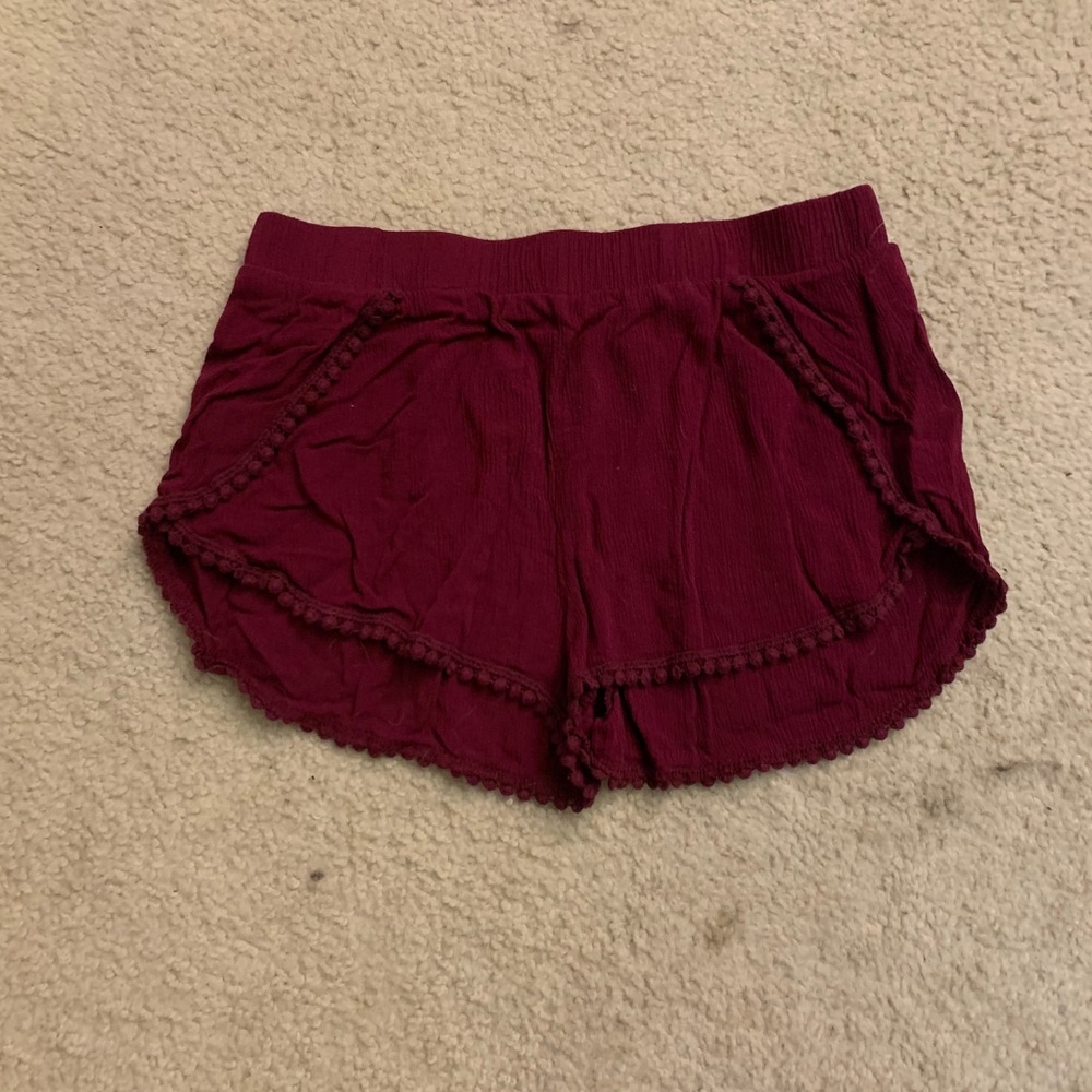MAROON FLOWY TASSLED SHORTS